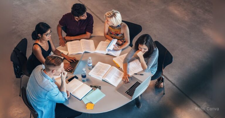 Carreras universitarias - Las 5 carreras universitarias que menos se estudian en Colombia y tienen sueldos millonarios