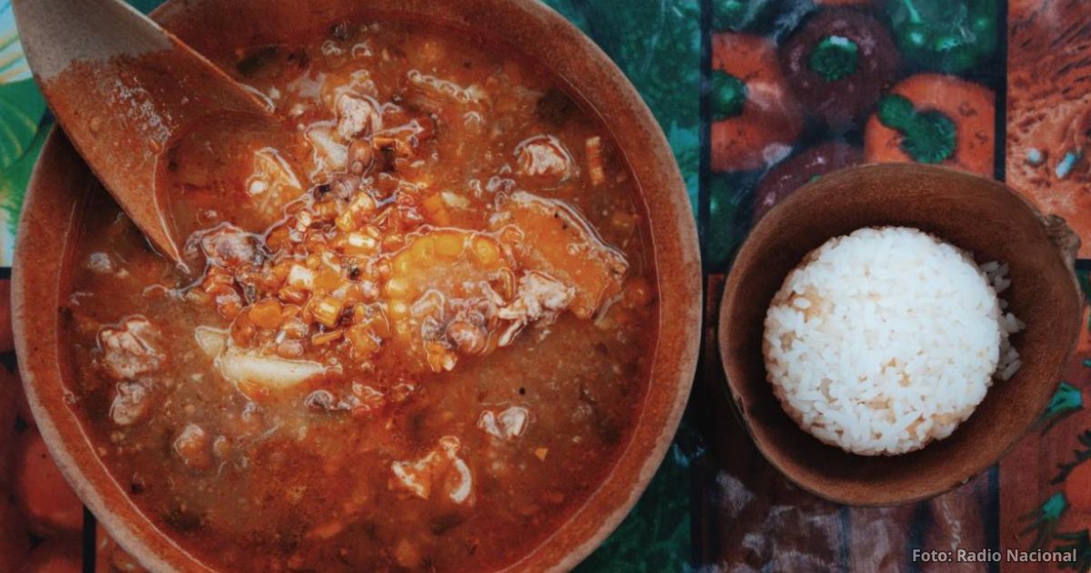 Así se prepara el famoso sancocho de guandú que es la sensación en el Carnaval de Barranquilla