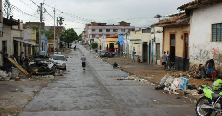  - Cali de rumba mientras la ciudad se derrumba