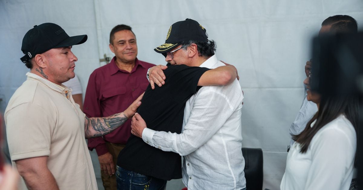 Mientras Petro se daba abrazos con bandidos en Medellín, en el cañón del Micay secuestraban 57 soldados