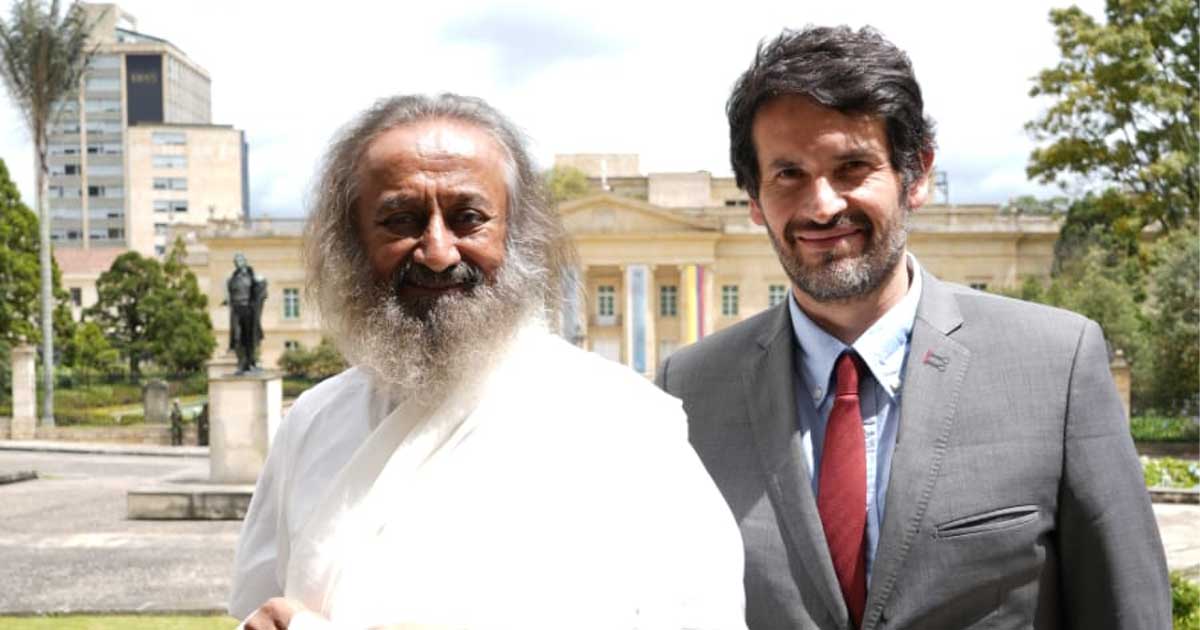 El yogui que llegó hasta el Congreso para transmitir algo de serenidad