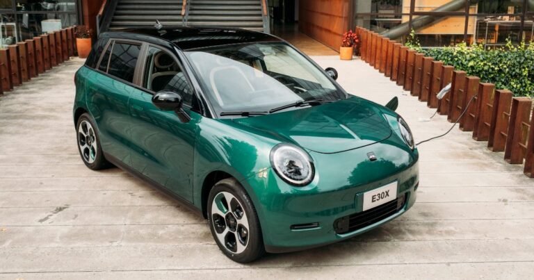 E30X - El nuevo carro eléctrico de JAC que aterrizó en Colombia con un gran precio y hasta con descuento