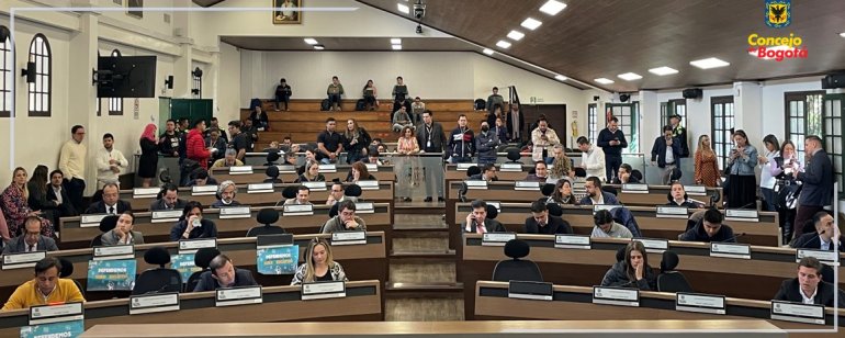 La parranda vallenata que los Concejales le hicieron a Juan Daniel Oviedo, un político distinto a ellos