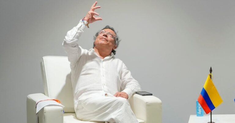  - Mientras el país está en crisis, Petro sigue creyéndose el Marx criollo del siglo XXI