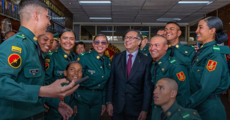  - Petro quiere darle un giro a la doctrina militar que ha dejado tanta sangre en Colombia