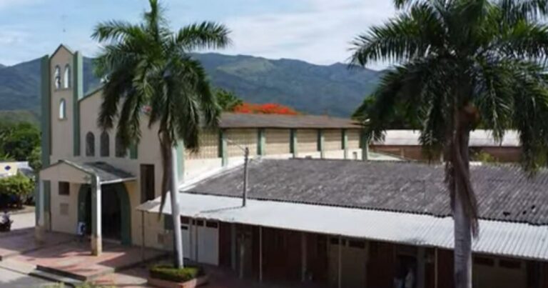  - Muy cerca de Bogotá está el pueblo más caliente de Colombia ¿Dónde queda?