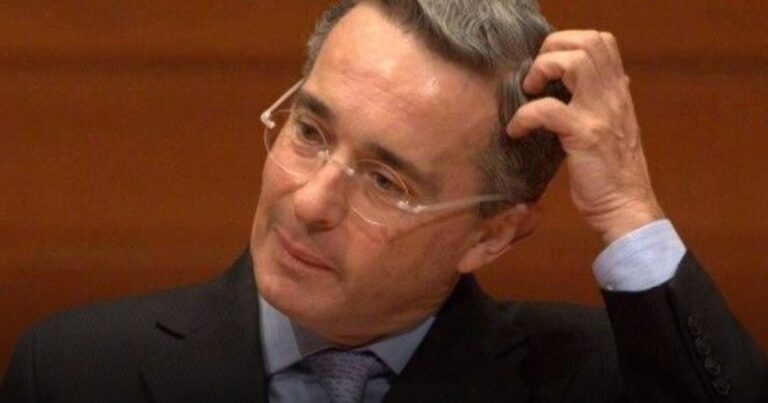  - A rey muerto, rey puesto: Uribe tantea candidatos para el Centro Democrático