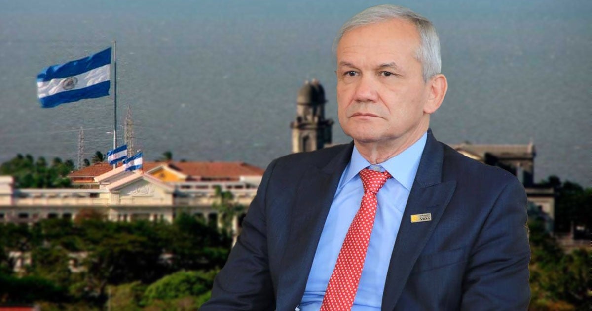 Una ficha del exembajador León Fredy Muñoz le tiró el salvavidas para Carlos Ramón González para evadir la justicia