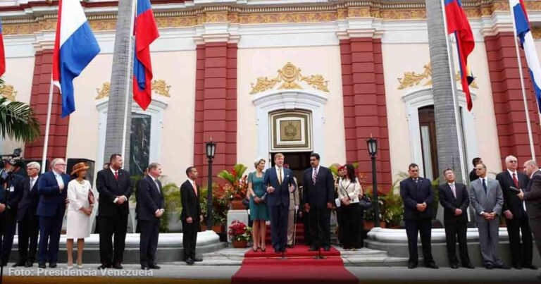  - El gran palacio presidencial que Maduro no usa por vivir escondido huyéndole a un bombazo de EEE. UU.