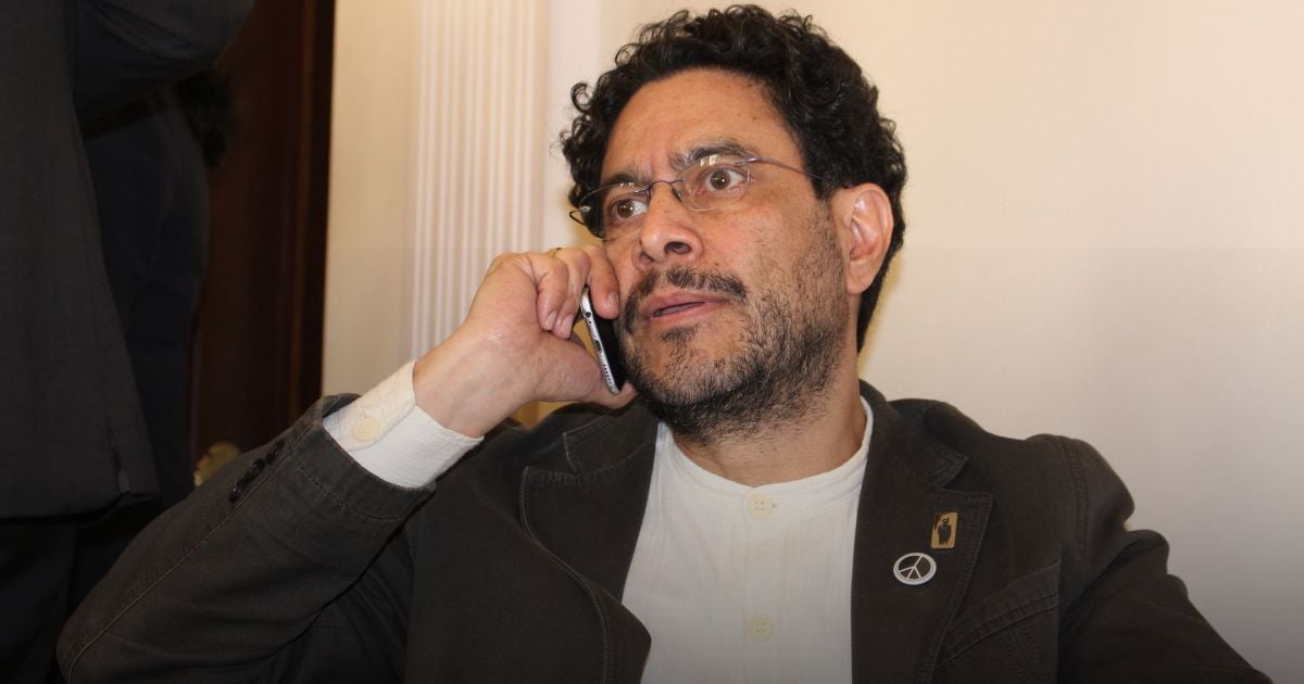 La herencia comunista de Cepeda y los cuestionamientos por su cercanía a las FARC