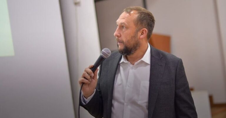  - La mala gestión de Mikhail Krasnov dejó  mil millones sin ejecutar en 2024