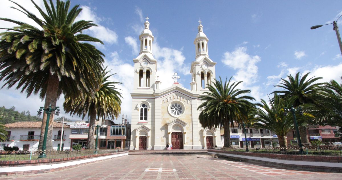 Cómo llegar al desconocido pueblo de Boyacá que está conquistando por su arquitectura y paisajes