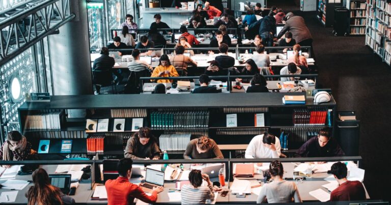  - Universidades en Colombia gradúan profesionales poco preparados para el mundo laboral