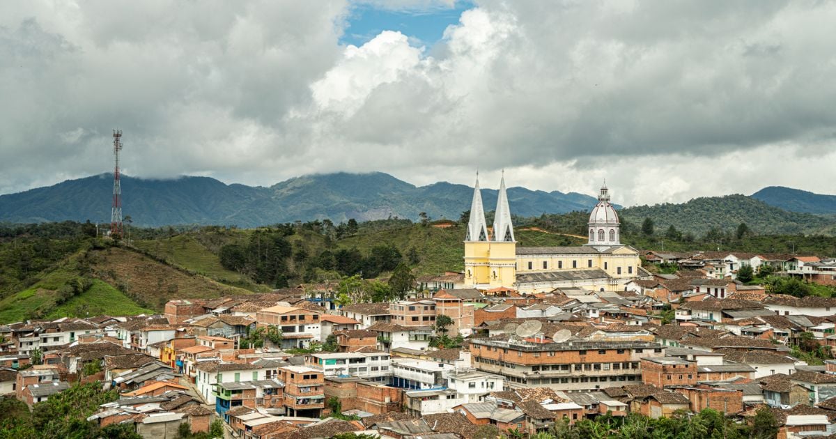 El colorido pueblito de Antioquia que se ha vuelto famoso por su arquitectura colonial y balcones