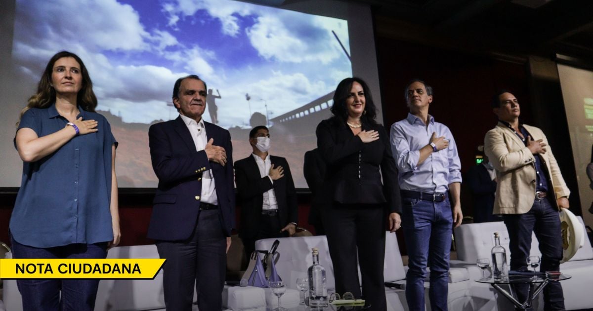 El extraño placer de la derecha colombiana cuando de arrodillarse ante los poderosos se trata