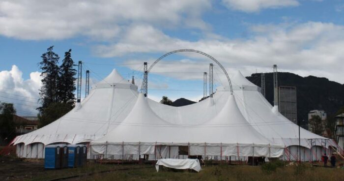 - A sombrerazos la Ministra de Cultura está a punto de sacar la carpa Circo para todos de la Estación de la sabana