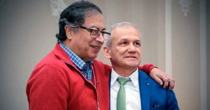 ¿Qué hay detrás de la salida de Llinás y la llegada del director de inteligencia a la UIAF? - -- Las2orillas - ¿Qué hay detrás de la salida de Llinás y la llegada del director de inteligencia a la UIAF?