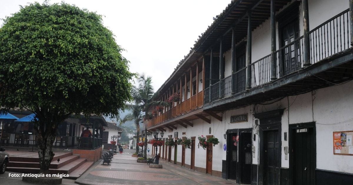 Cómo llegar al mágico pueblo de Antioquia con verdes e imponentes paisajes y fincas para descansar - -- Las2orillas Cómo llegar al mágico pueblo de Antioquia con verdes e imponentes paisajes y fincas para descansar