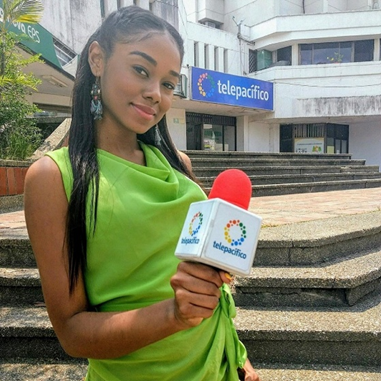 RCN y Caracol siguieron la fórmula de éxito con 2 impactantes rostros afros como presentadoras de sus noticieros Rossy Lemos