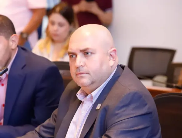  - Porqué ninguno de los 44 funcionarios de la Alcaldía de Quintero declara contra él y su hermano Miguel