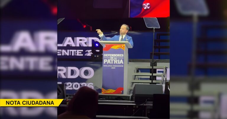 - Abelardo llenó el Movistar Arena con la gente que está indecisa de votar por el que diga Uribe