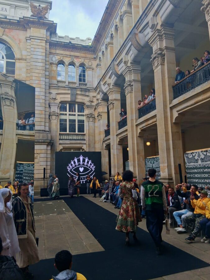 El soldado que cambió el bazuco por el bordado y terminó confeccionando una prestigiosa colección de ropa - -- Las2orillas - El soldado que cambió el bazuco por el bordado y terminó confeccionando una prestigiosa colección de ropa