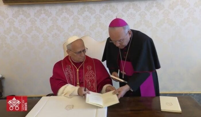 Un obispo barranquillero que sobrevivió al remezón del papa León XIV está hoy en el primer anillo del poder vaticano - -- Las2orillas - Un obispo barranquillero que sobrevivió al remezón del papa León XIV está hoy en el primer anillo del poder vaticano