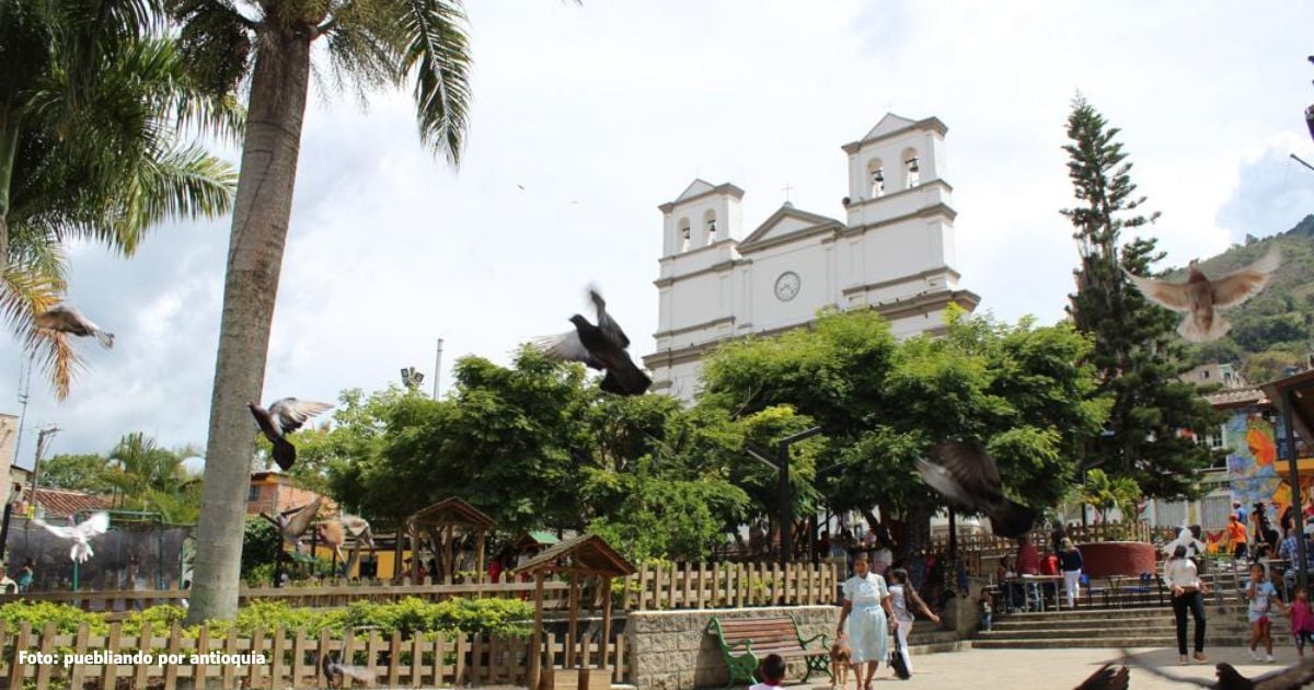 Una alternativa a Santa Fé de Antioquia, el pueblito de Antioquia lleno de color y fiestas por celebrar