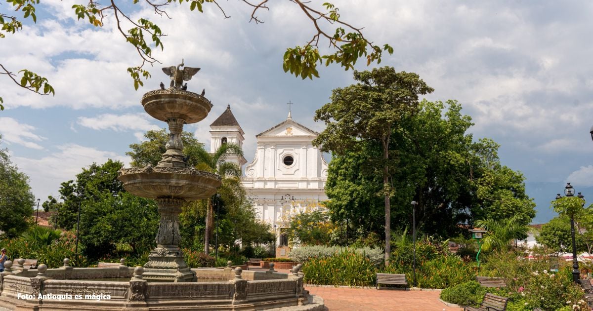 Una alternativa a Santa Fé de Antioquia, el pueblito de Antioquia lleno de color y fiestas por celebrar