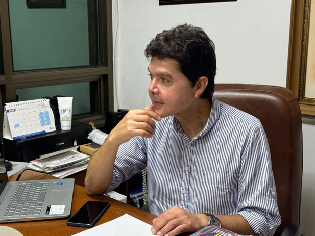 Cómo logró un médico paisa el milagro de producir vino, en Viña Sicilia, de alta calidad en Antioquia - -- Las2orillas Cómo logró un médico paisa el milagro de producir vino de alta calidad en las secas tierras de Antioquia