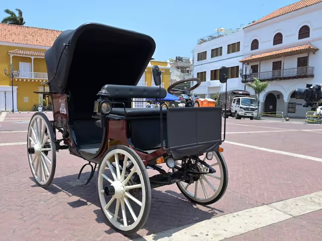  - Adiós a los tradicionales coches de caballo de Cartagena, para abrirle paso a los carruajes eléctricos chinos