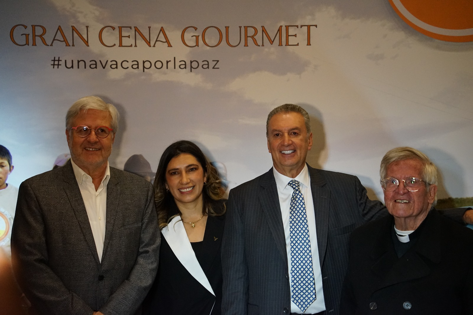 Así fue como el programa Una Vaca por la paz logró la donación de 1500 vacas para entregárselas a familias campesinas humildes - -- Las2orillas Así fue como el programa Una Vaca por la paz logró la donación de 1500 vacas para entregárselas a familias campesinas humildes