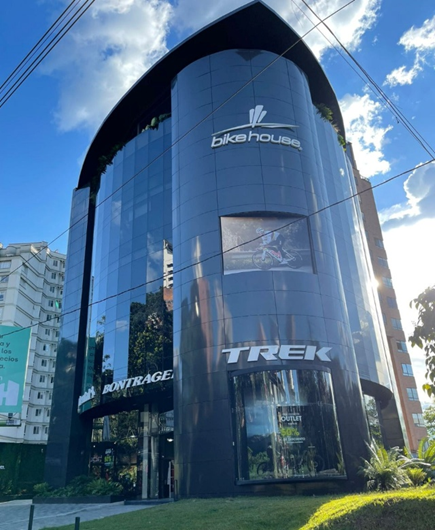 Así logró Carlos Ballesteros, el dueño de Bike House, convencer a la japonesa Shimano para unirse a su marca Cliff - -- Las2orillas Así logró Carlos Ballesteros, el dueño de Bike House, convencer a la japonesa Shimano para unirse a su marca Cliff