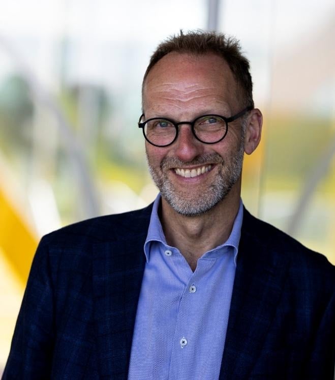 Cómo Jaime Milhem creó Continente, la empresa que se volvió un imperio comercial vendiendo Lego y Fisher Price - -- Las2orillas - Cómo Jaime Milhem creó Continente, la empresa que se volvió un imperio comercial vendiendo Lego y Fisher Price