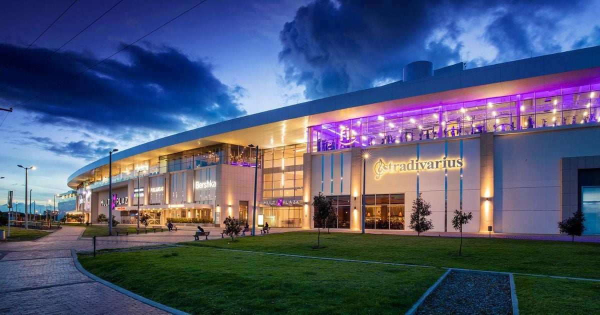 Quiénes son los dueños de Multiplaza, el famoso centro comercial de Bogotá que sigue innovando en la ciudad