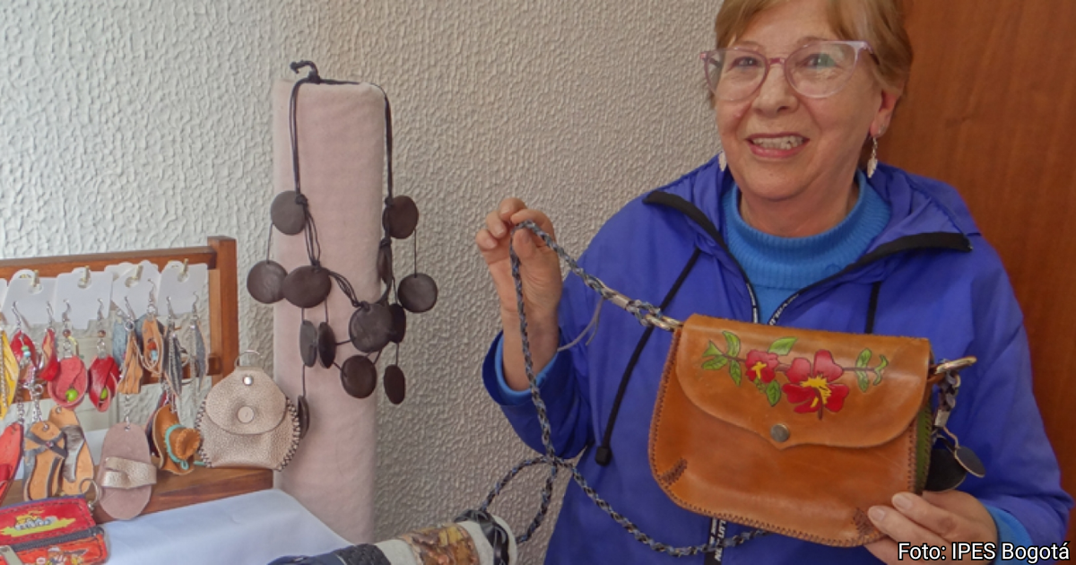 La bogotana que terminó el bachillerato a los 68 años y a los 70 montó su propio taller de accesorios de cuero en Suba