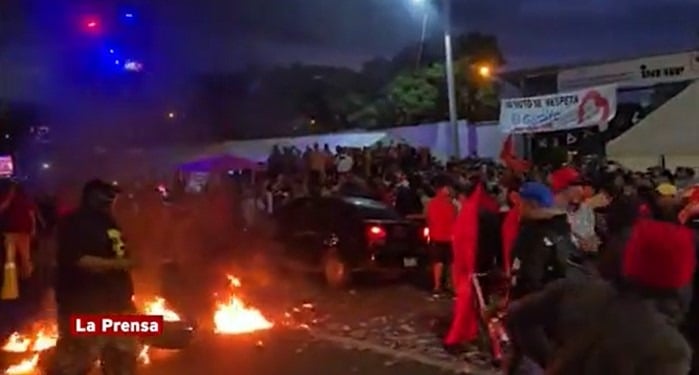  - Después de casi 20 días de votar los hondureños no tienen presidente, con Trump metiendo la mano