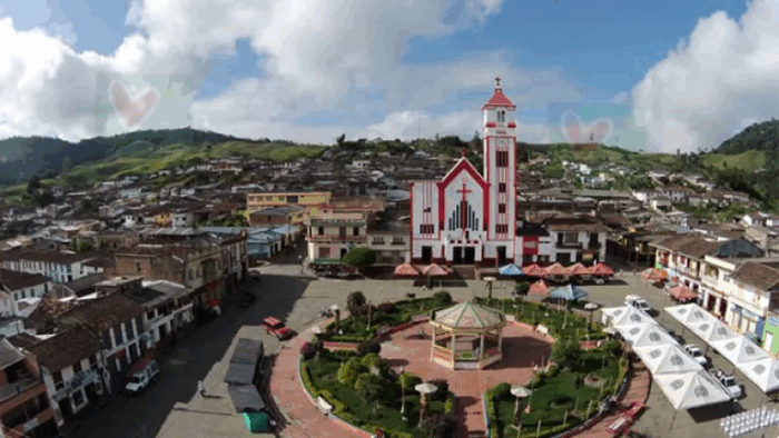Cómo llegar al pueblo del Valle entre la neblina e imponentes montañas, un lugar ideal para vacaciones