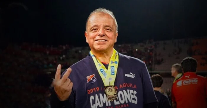 El hincha paisa que pasó de trabajar en un granero en Cali a comprar Independiente Medellín - -- Las2orillas El hincha paisa que pasó de trabajar en un granero a comprar Independiente Medellín