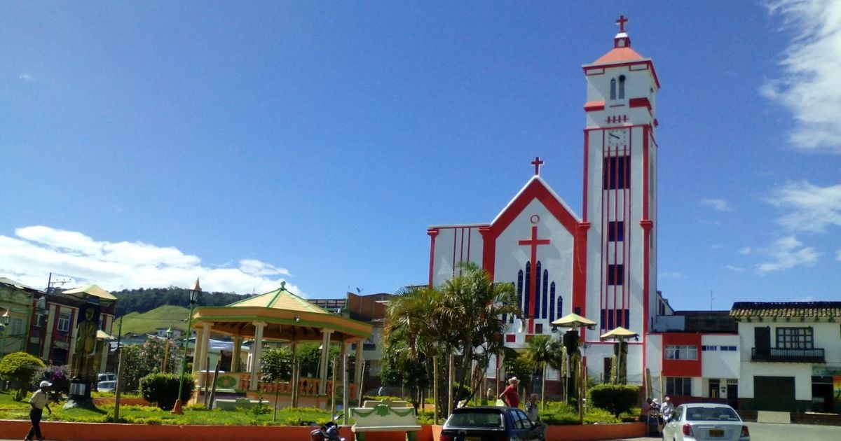 Cómo llegar al pueblo del Valle entre la neblina e imponentes montañas, un lugar ideal para vacaciones