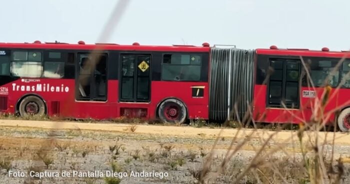  - El cementerio de TransMilenios: el lugar donde se pudren los buses que ya no ruedan en Bogotá
