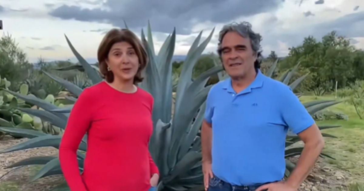 La excanciller María Ángela Holguín pasa de estar en la sombra a apoyar abiertamente la campaña de Fajardo, su pareja