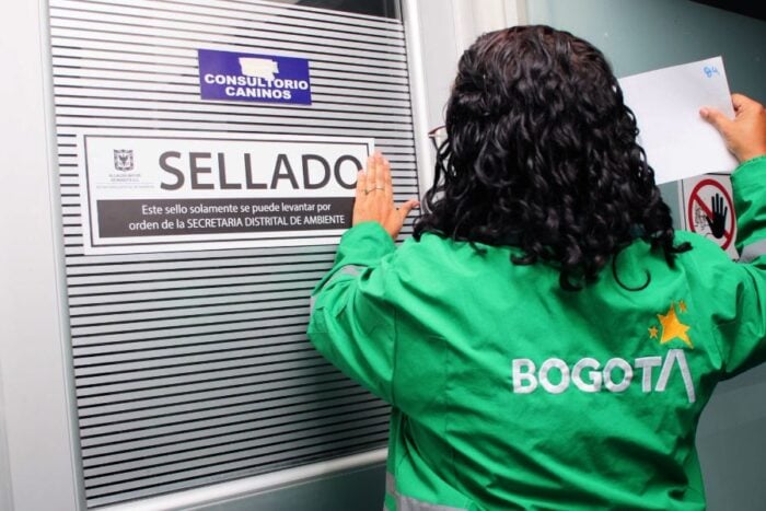 Campanazo de la secretaria de ambiente a los centros que arrojan deshechos médicos a la calle: multada clínica en Suba - -- Las2orillas - Campanazo de la secretaria de ambiente a los centros que arrojan deshechos médicos a la calle: multada clínica en Suba