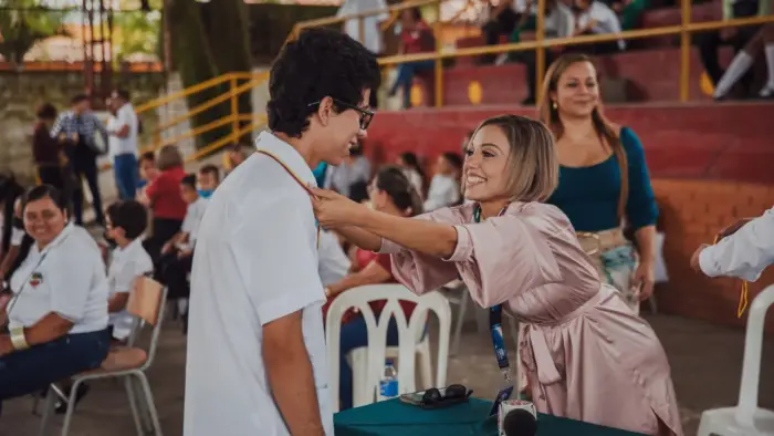  - Así fue como cinco estudiantes del colegio público más antiguo de Cartago fueron a la NASA