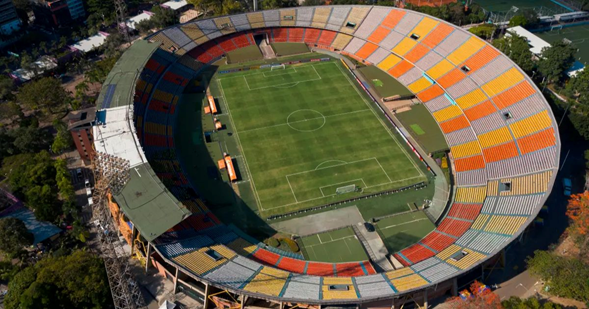 El milagro de tres tradicionales estadios de futbol que resisten a punta de boletería