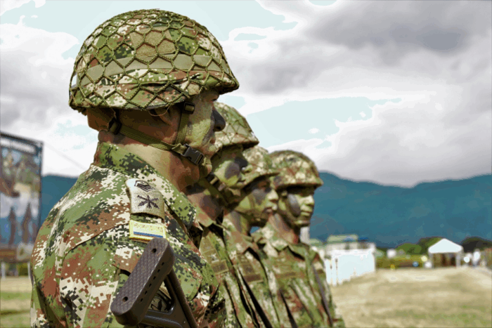  - Con salario superior a los .7 millones y más ventajas el Comandante del ejército lanzó campaña para reclutar jóvenes