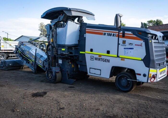 - Aterrizó la tecnología alemana para tapar huecos en Bogotá: una máquina importada por la alcaldía de Galán