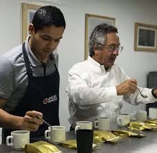  - Cómo un muchacho tolimense convertido en experto mundial de café coronó con un sofisticado negocio en el Huila