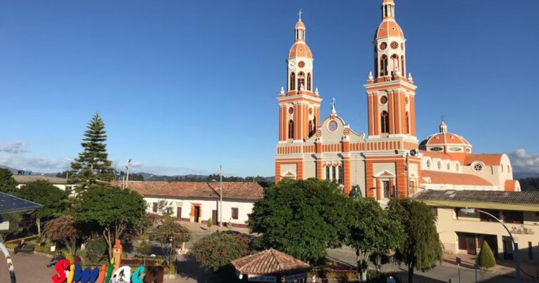  - El pueblo de Cundinamarca que enamora por sus paisajes llenos de cascadas y la amabilidad de su gente