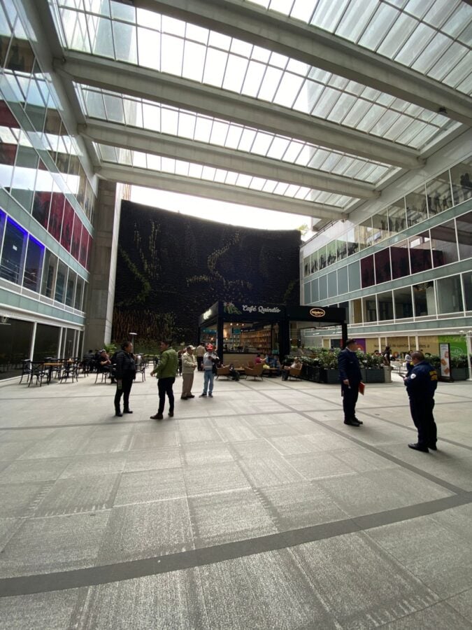  - BD Bacatá el edificio del centro de Bogotá que descresta por fuera, pero los dueños de los apartamentos siguen amargados